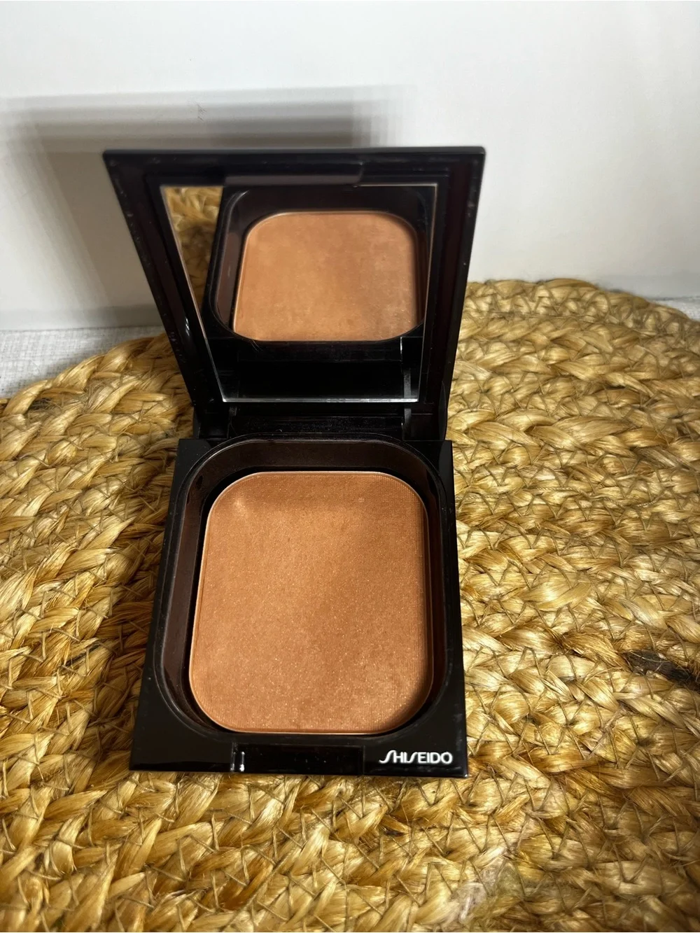 Shiseido Bronzer, 3 , Dark. Used in good condition.